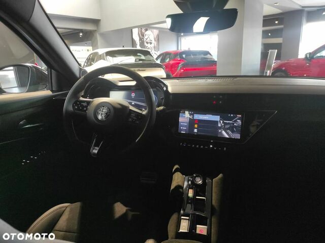 Альфа Ромео Джуниор 2025 в Европе на Automoto.ua Черный Альфа Ромео Джуниор, объемом двигателя 1 л и пробегом 6 тыс. км за 33681 $, фото 26 на Automoto.ua