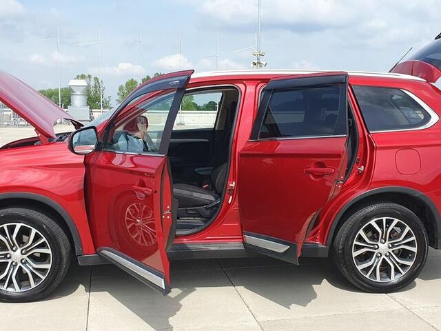 Мицубиси Аутлендер 2016 в Европе на Automoto.ua Мицубиси Аутлендер, объемом двигателя 2.27 л и пробегом 141 тыс. км за 74000 $, фото 25 на Automoto.ua