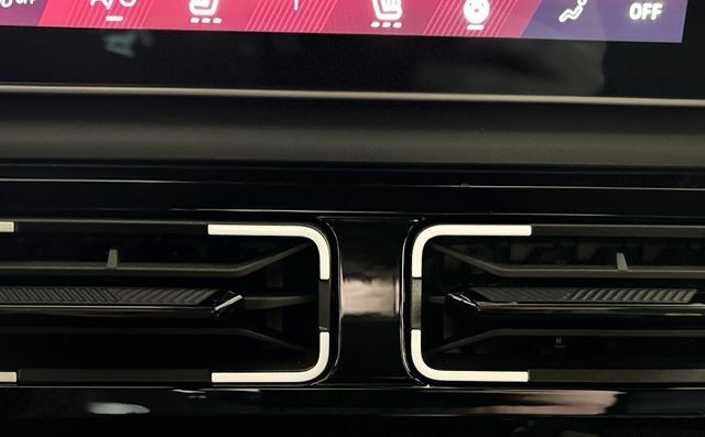 Рено R 4 2025 в Европе на Automoto.ua Серый Рено R 4, объемом двигателя 0 л и пробегом 10 тыс. км за 41438 $, фото 8 на Automoto.ua