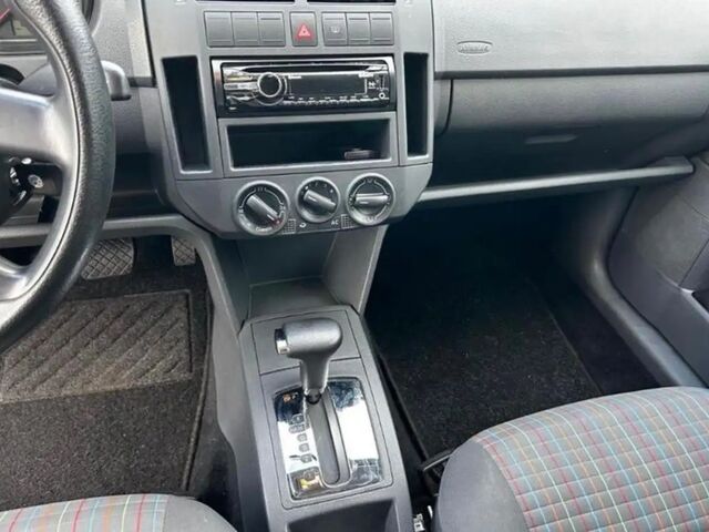 Фольксваген Поло 2006 в Европе на Automoto.ua Серый Фольксваген Поло, объемом двигателя 1.39 л и пробегом 98 тыс. км за 7019 $, фото 9 на Automoto.ua