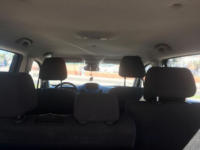 Шевроле Орландо 2011 в Европе на Automoto.ua Белый Шевроле Орландо, объемом двигателя 2 л и пробегом 192 тыс. км за 5294 $, фото 9 на Automoto.ua