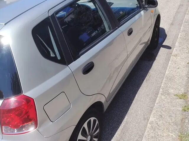 Шевроле Калос 2005 у Європі на Automoto.ua Срібний Шевроле Калос, об'ємом двигуна 1.15 л та пробігом 66 тис. км за 2910 $, фото 1 на Automoto.ua