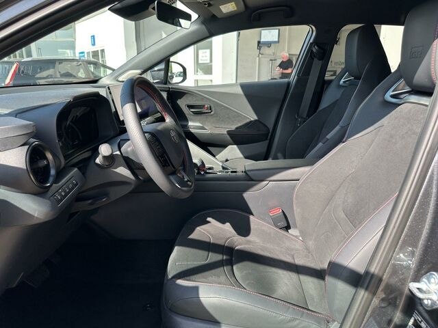 Тойота C-HR 2025 у Європі на Automoto.ua Тойота C-HR, об'ємом двигуна 1.99 л та пробігом 7 тис. км за 42960 $, фото 13 на Automoto.ua