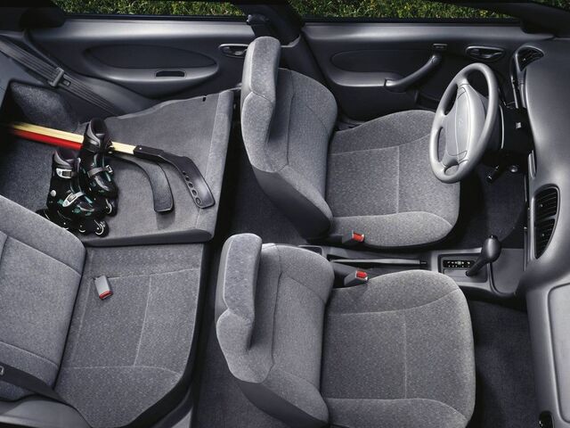Шевроле Метро, Седан 1998 - 2007 Sedan (MR226) 1.3 LSi