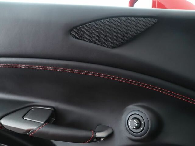 Червоний Феррарі 488 GTB, об'ємом двигуна 3.9 л та пробігом 22 тис. км за 261099 $, фото 17 на Automoto.ua