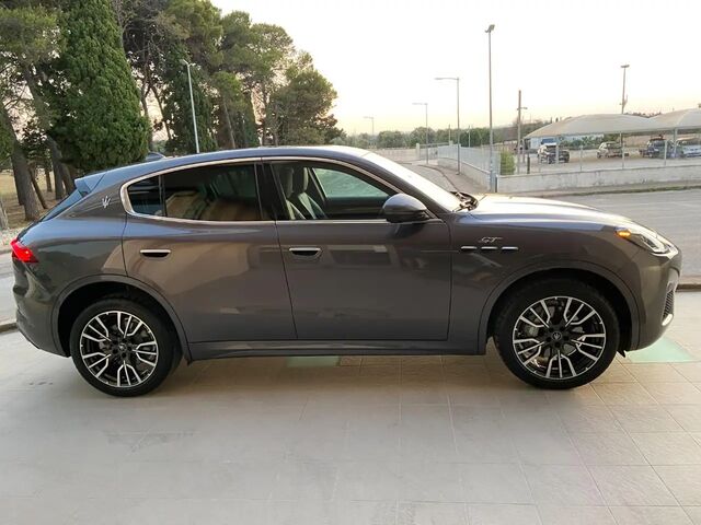 Мазераті Grecale 2025 у Європі на Automoto.ua Сірий Мазераті Grecale, об'ємом двигуна 2 л та пробігом 16 тис. км за 72344 $, фото 3 на Automoto.ua