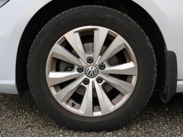 Фольксваген Гольф 2018 в Европе на Automoto.ua Белый Фольксваген Гольф, объемом двигателя 1 л и пробегом 93 тыс. км за 16297 $, фото 5 на Automoto.ua