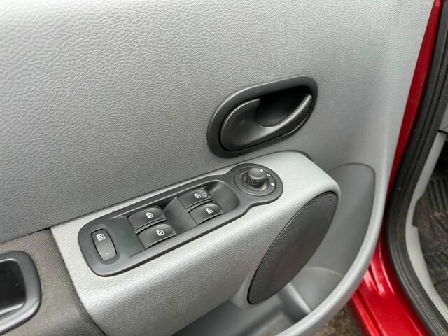 Рено Модус 2007 у Європі на Automoto.ua Червоний Рено Модус, об'ємом двигуна 1.15 л та пробігом 246 тис. км за 1472 $, фото 11 на Automoto.ua