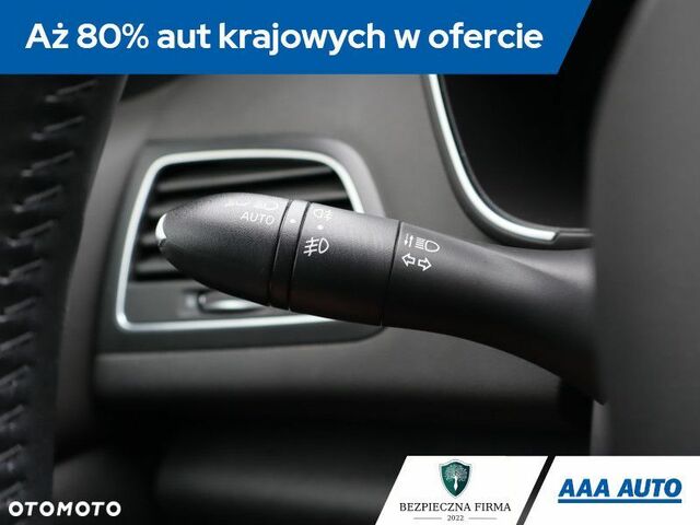 Рено Меган 2017 у Європі на Automoto.ua Червоний Рено Меган, об'ємом двигуна 1 л та пробігом 79 тис. км за 11381 $, фото 20 на Automoto.ua
