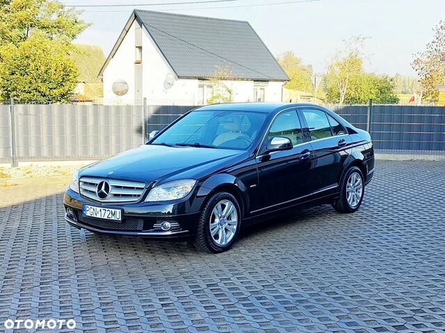 Мерседес Ц-Клас 2008 у Європі на Automoto.ua Чорний Мерседес Ц-Клас, об'ємом двигуна 1 л та пробігом 189 тис. км за 8463 $, фото 1 на Automoto.ua