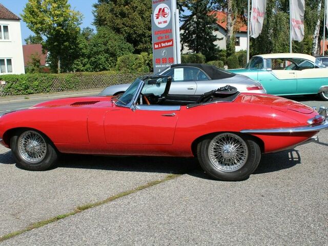 Червоний Ягуар E-Type, об'ємом двигуна 4.2 л та пробігом 98 тис. км за 97601 $, фото 4 на Automoto.ua