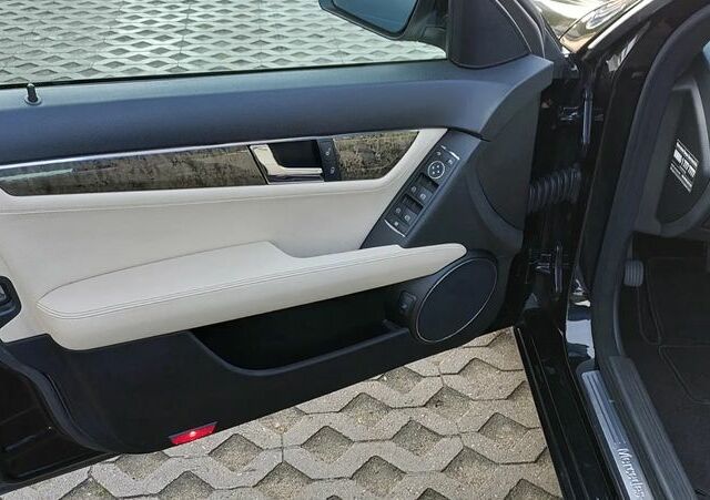 Мерседес Ц-Клас 2008 у Європі на Automoto.ua Чорний Мерседес Ц-Клас, об'ємом двигуна 1 л та пробігом 189 тис. км за 8463 $, фото 14 на Automoto.ua
