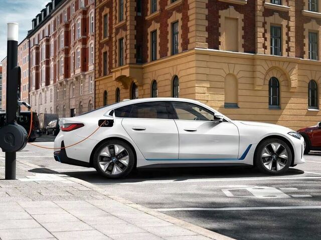 Ємність батареї BMW i4 2024