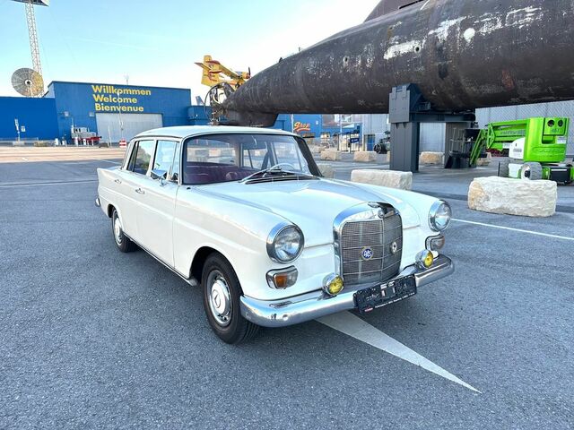 Мерседес 200 1967 в Европе на Automoto.ua Белый Мерседес 200, объемом двигателя 0 л и пробегом 137 тыс. км за 22749 $, фото 2 на Automoto.ua