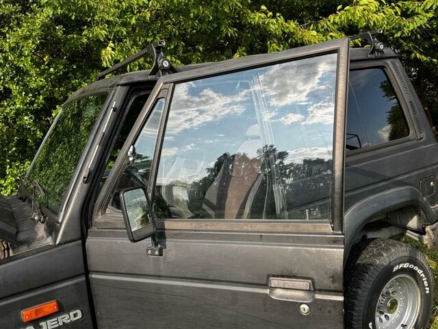 Міцубісі Паджеро 1990 у Європі на Automoto.ua Чорний Міцубісі Паджеро, об'ємом двигуна 0 л та пробігом 203 тис. км за 6100 $, фото 3 на Automoto.ua