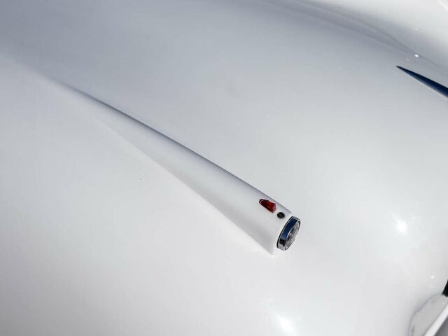 Белый Ягуар MK II, объемом двигателя 3.78 л и пробегом 27 тыс. км за 55974 $, фото 8 на Automoto.ua
