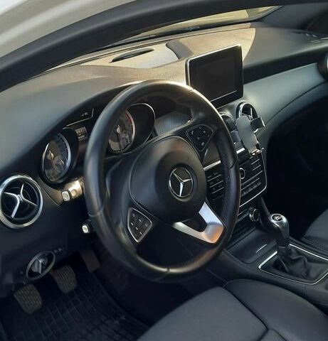 Мерседес ГЛА-Клас 2016 у Європі на Automoto.ua Білий Мерседес ГЛА-Клас, об'ємом двигуна 1 л та пробігом 146 тис. км за 15182 $, фото 5 на Automoto.ua