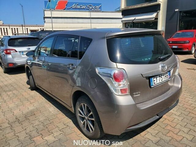 Тойота Версо 2015 в Европе на Automoto.ua Серебряный Тойота Версо, объемом двигателя 1.6 л и пробегом 116 тыс. км за 10435 $, фото 2 на Automoto.ua