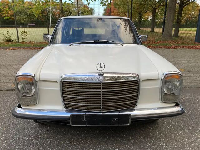 Мерседес 200 1974 в Европе на Automoto.ua Белый Мерседес 200, объемом двигателя 1.99 л и пробегом 145 тыс. км за 6598 $, фото 1 на Automoto.ua