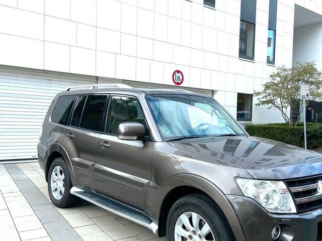 Міцубісі Паджеро 2010 у Європі на Automoto.ua Коричневий Міцубісі Паджеро, об'ємом двигуна 0 л та пробігом 221 тис. км за 9900 $, фото 2 на Automoto.ua