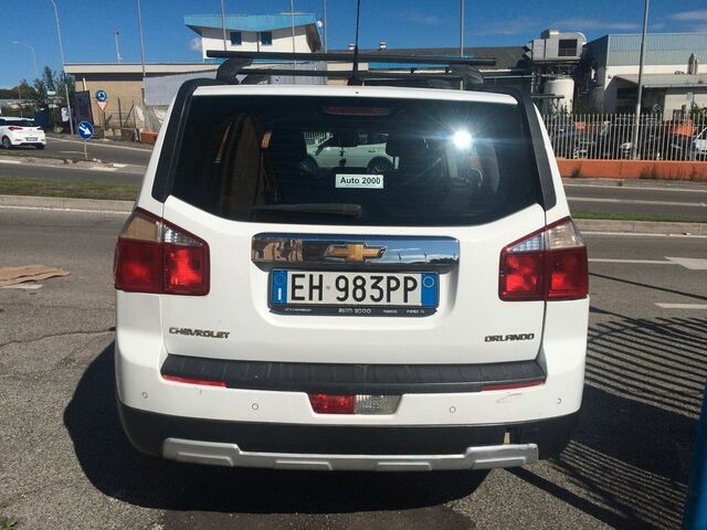 Шевроле Орландо 2011 в Европе на Automoto.ua Белый Шевроле Орландо, объемом двигателя 2 л и пробегом 192 тыс. км за 5294 $, фото 5 на Automoto.ua