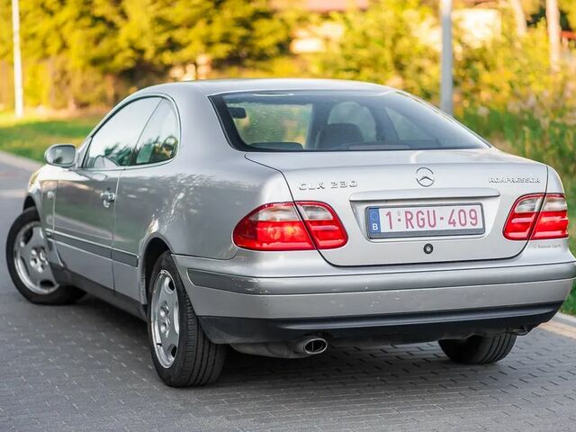Мерседес ЦЛК-Клас 1997 у Європі на Automoto.ua Сірий Мерседес ЦЛК-Клас, об'ємом двигуна 2.3 л та пробігом 173 тис. км за 15900 $, фото 2 на Automoto.ua