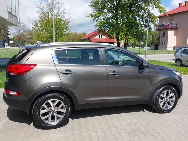 Киа Sportage, объемом двигателя 1.69 л и пробегом 255 тыс. км за 10367 $, фото 2 на Automoto.ua