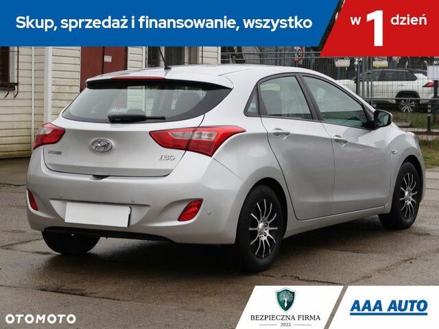 Хендай i30, об'ємом двигуна 1.58 л та пробігом 101 тис. км за 8639 $, фото 5 на Automoto.ua