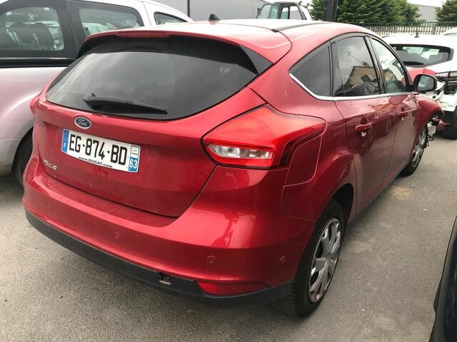 Форд Фокус 2016 у Європі на Automoto.ua Червоний Форд Фокус, об'ємом двигуна 1.5 л та пробігом 132 тис. км за 3042 $, фото 4 на Automoto.ua