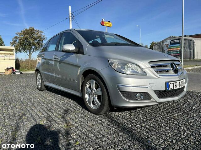 Мерседес Б-клас 2011 у Європі на Automoto.ua Сірий Мерседес Б-клас, об'ємом двигуна 1 л та пробігом 367 тис. км за 4819 $, фото 1 на Automoto.ua