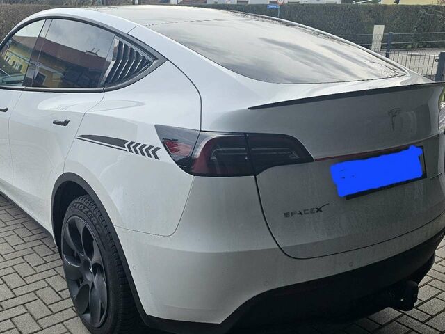 Белый Тесла Model Y, объемом двигателя 0 л и пробегом 25 тыс. км за 52061 $, фото 3 на Automoto.ua