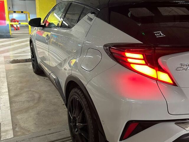 Тойота C-HR 2021 в Европе на Automoto.ua Серый Тойота C-HR, объемом двигателя 1 л и пробегом 34 тыс. км за 115000 $, фото 14 на Automoto.ua