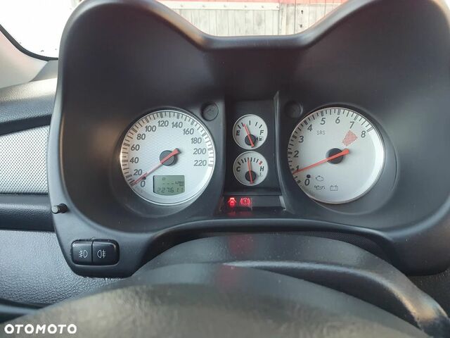 Мицубиси Аутлендер 2005 в Европе на Automoto.ua Черный Мицубиси Аутлендер, объемом двигателя 1 л и пробегом 227 тыс. км за 15900 $, фото 12 на Automoto.ua