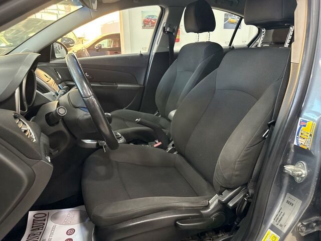 Шевроле Круз 2013 в Европе на Automoto.ua Серый Шевроле Круз, объемом двигателя 1.8 л и пробегом 192 тыс. км за 4200 $, фото 11 на Automoto.ua