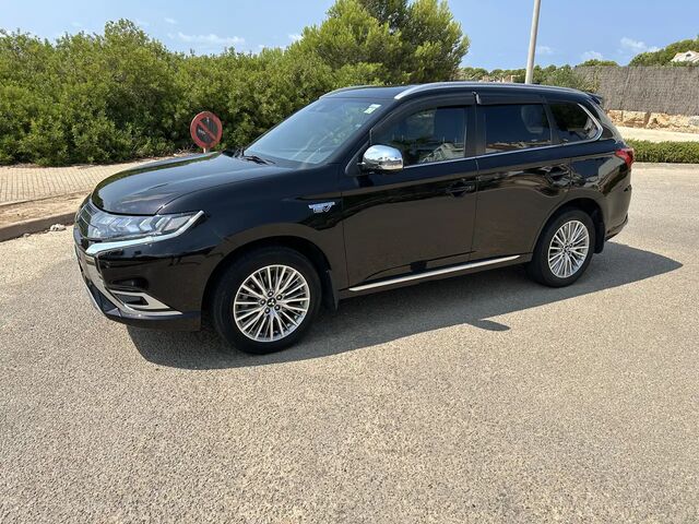 Міцубісі Аутлендер 2018 у Європі на Automoto.ua Міцубісі Аутлендер, об'ємом двигуна 2.36 л та пробігом 98 тис. км за 28037 $, фото 1 на Automoto.ua