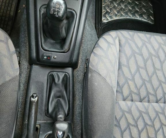 Міцубісі Паджеро 2001 у Європі на Automoto.ua Срібний Міцубісі Паджеро, об'ємом двигуна 1.83 л та пробігом 173 тис. км за 4558 $, фото 3 на Automoto.ua