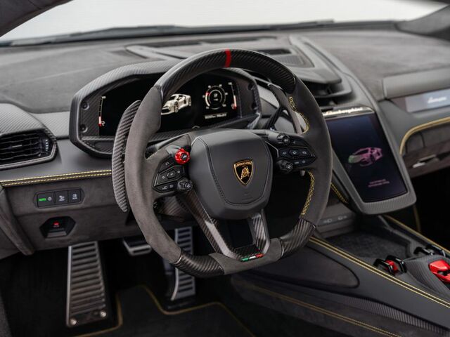 Ламборджини Revuelto 2025 в Европе на Automoto.ua Красный Ламборджини Revuelto, объемом двигателя 6.5 л и пробегом 3 тыс. км за 816664 $, фото 25 на Automoto.ua