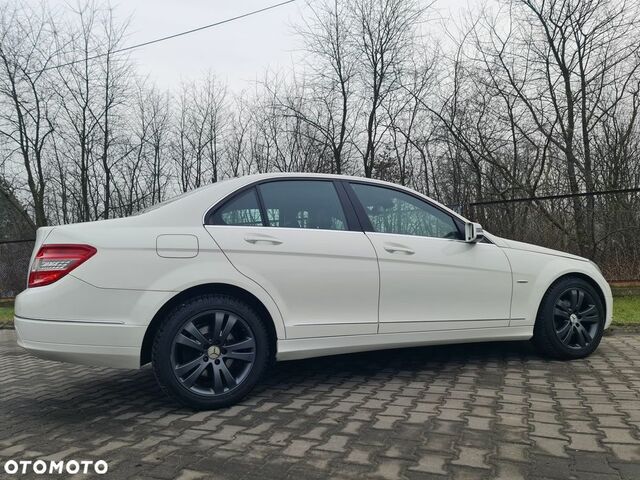 Мерседес Ц-Класс 2009 в Европе на Automoto.ua Белый Мерседес Ц-Класс, объемом двигателя 1 л и пробегом 213 тыс. км за 37900 $, фото 30 на Automoto.ua