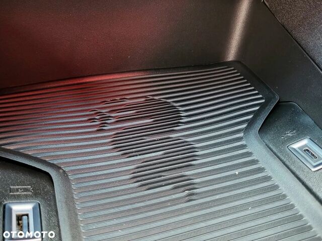 Альфа Ромео Джуниор 2025 в Европе на Automoto.ua Черный Альфа Ромео Джуниор, объемом двигателя 1 л и пробегом 390 тыс. км за 30194 $, фото 17 на Automoto.ua