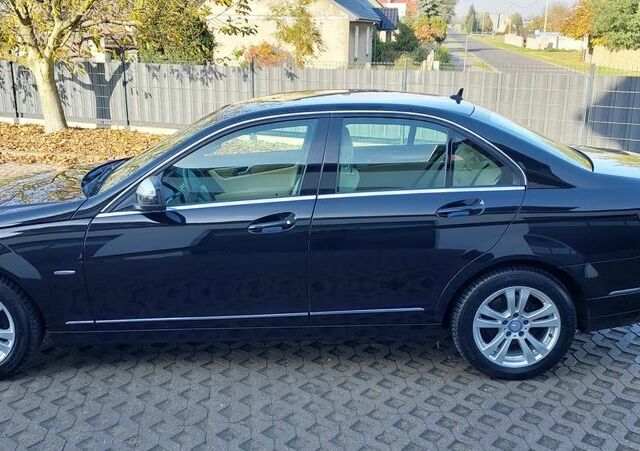 Мерседес Ц-Клас 2008 у Європі на Automoto.ua Чорний Мерседес Ц-Клас, об'ємом двигуна 1 л та пробігом 189 тис. км за 8463 $, фото 25 на Automoto.ua
