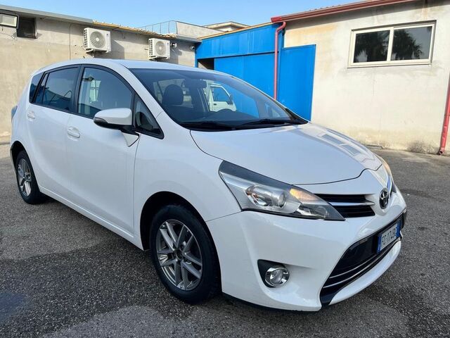 Тойота Версо 2015 в Европе на Automoto.ua Белый Тойота Версо, объемом двигателя 0 л и пробегом 140 тыс. км за 10307 $, фото 7 на Automoto.ua