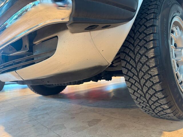 Мерседес 200 1984 у Європі на Automoto.ua Срібний Мерседес 200, об'ємом двигуна 2 л та пробігом 138 тис. км за 16240 $, фото 24 на Automoto.ua