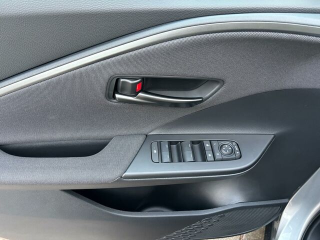 Тойота C-HR 2025 у Європі на Automoto.ua Тойота C-HR, об'ємом двигуна 1.99 л та пробігом 15 тис. км за 40990 $, фото 8 на Automoto.ua