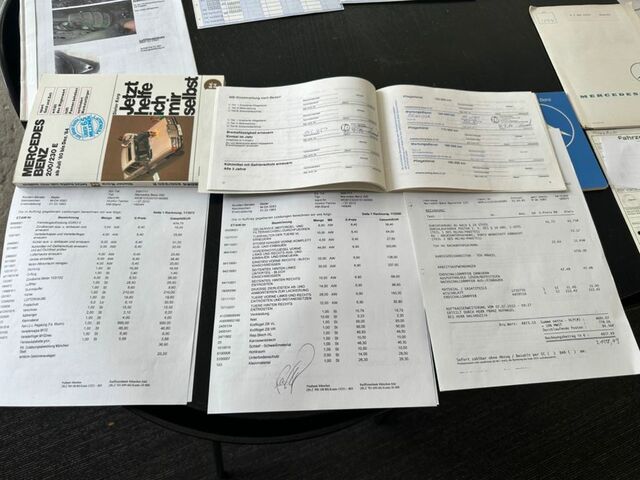 Мерседес 200 1983 в Европе на Automoto.ua Красный Мерседес 200, объемом двигателя 1.98 л и пробегом 193 тыс. км за 16161 $, фото 22 на Automoto.ua