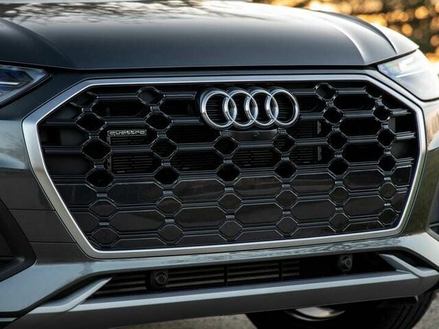Вибрати оновлену модель позашляховика Audi Q5 2022