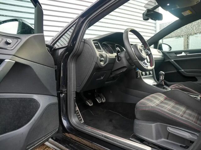 Фольксваген Гольф ГТІ 2016 у Європі на Automoto.ua Чорний Фольксваген Гольф ГТІ, об'ємом двигуна 1.98 л та пробігом 201 тис. км за 14900 $, фото 5 на Automoto.ua