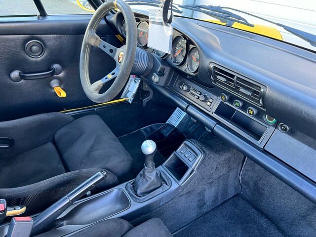 Жовтий Порше 911, об'ємом двигуна 3.6 л та пробігом 120 тис. км за 107883 $, фото 14 на Automoto.ua