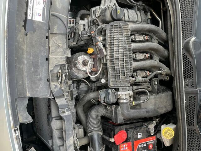 Сітроен C4 Кактус, об'ємом двигуна 1.2 л та пробігом 100 тис. км за 3650 $, фото 12 на Automoto.ua