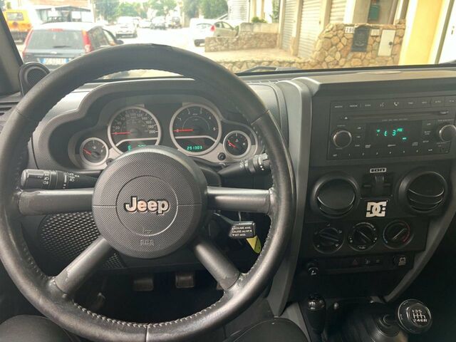 Джип Вранглер 2007 в Европе на Automoto.ua Синий Джип Вранглер, объемом двигателя 2.78 л и пробегом 290 тыс. км за 15500 $, фото 14 на Automoto.ua