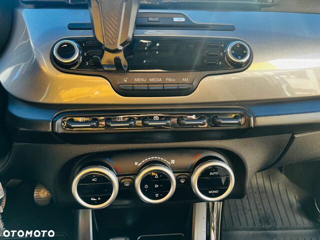 Альфа Ромео Джульетта 2011 в Европе на Automoto.ua Серый Альфа Ромео Джульетта, объемом двигателя 1 л и пробегом 145 тыс. км за 6538 $, фото 9 на Automoto.ua